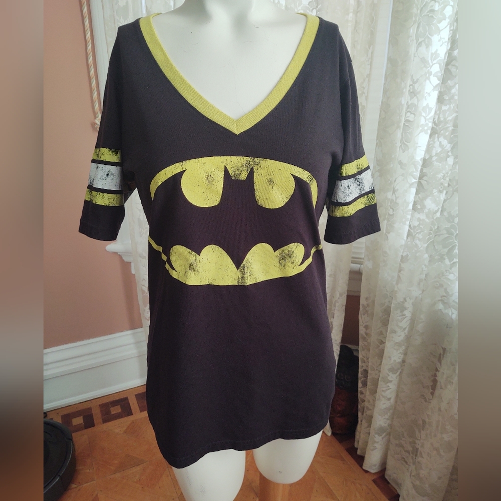 Black and Yellow Batman v-neck T-Shirt Women's Large